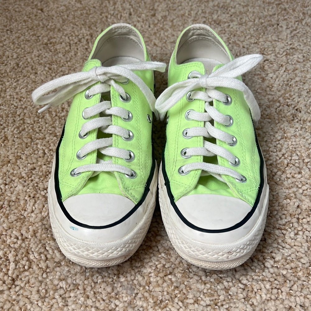 Womens size 7 converse